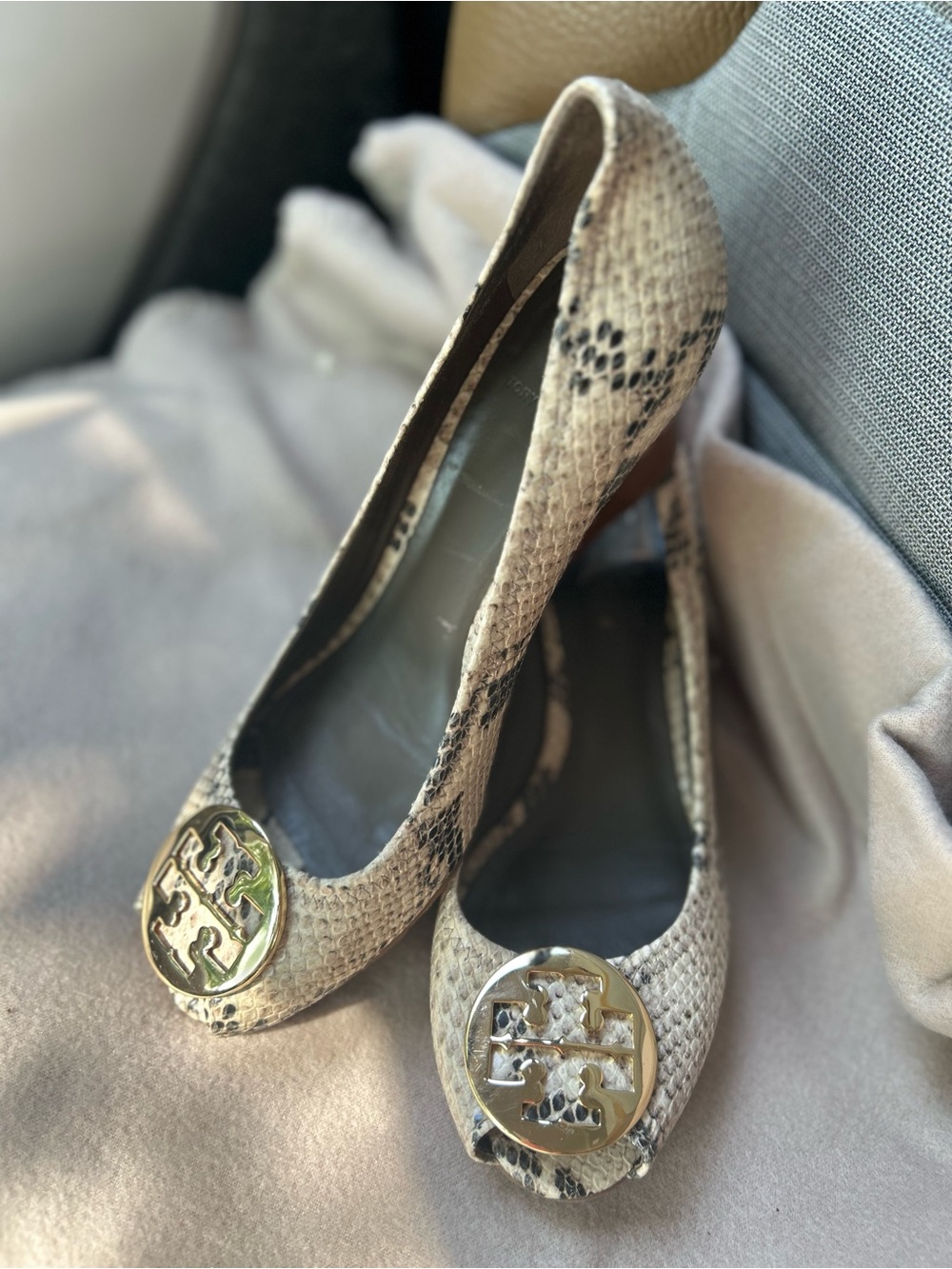 Tory Burch python Snake-Print leather peep toe wedges w/Gold Logo size 11